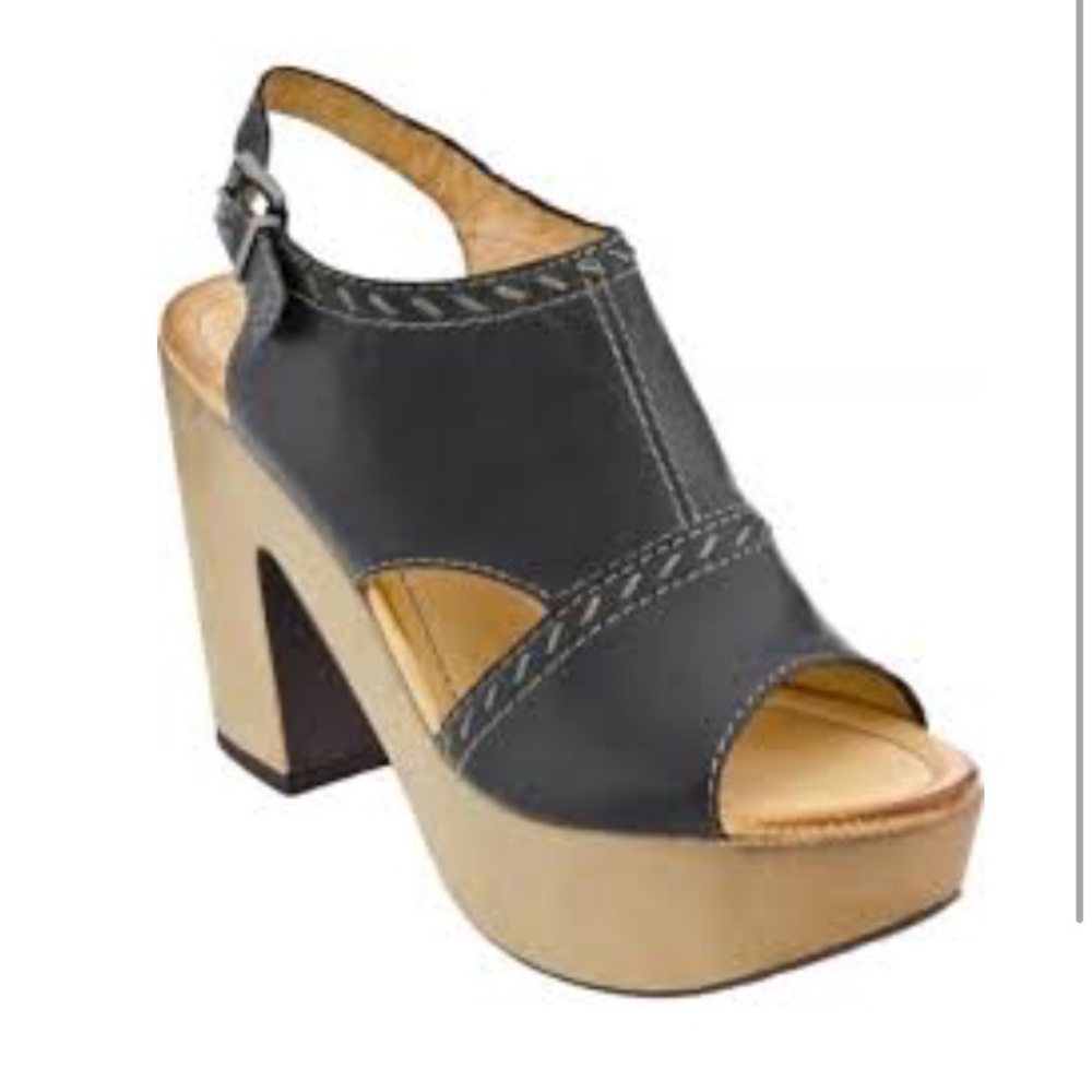 Nicole “Resound” Platform Sandal